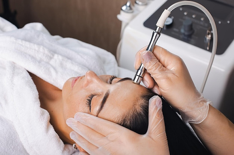 Who Is a Candidate for a Microdermabrasion Procedure?