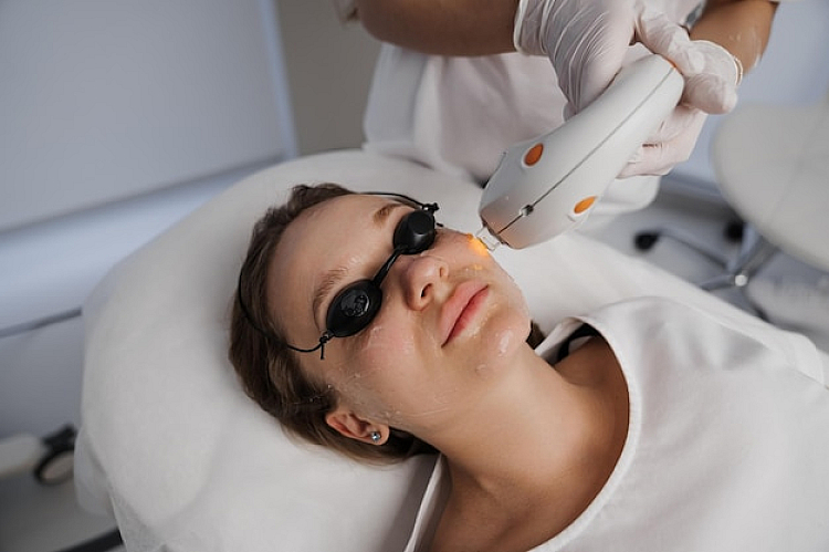 How does Laser Genesis work?
